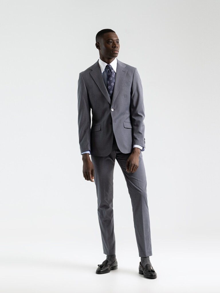 Traje micro cuadro gris de PuroEgo, de frente