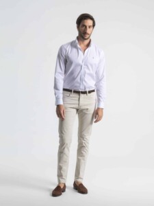 Pantalón arena de 5 bolsillos con corte slim fit, modelo PuroEgo