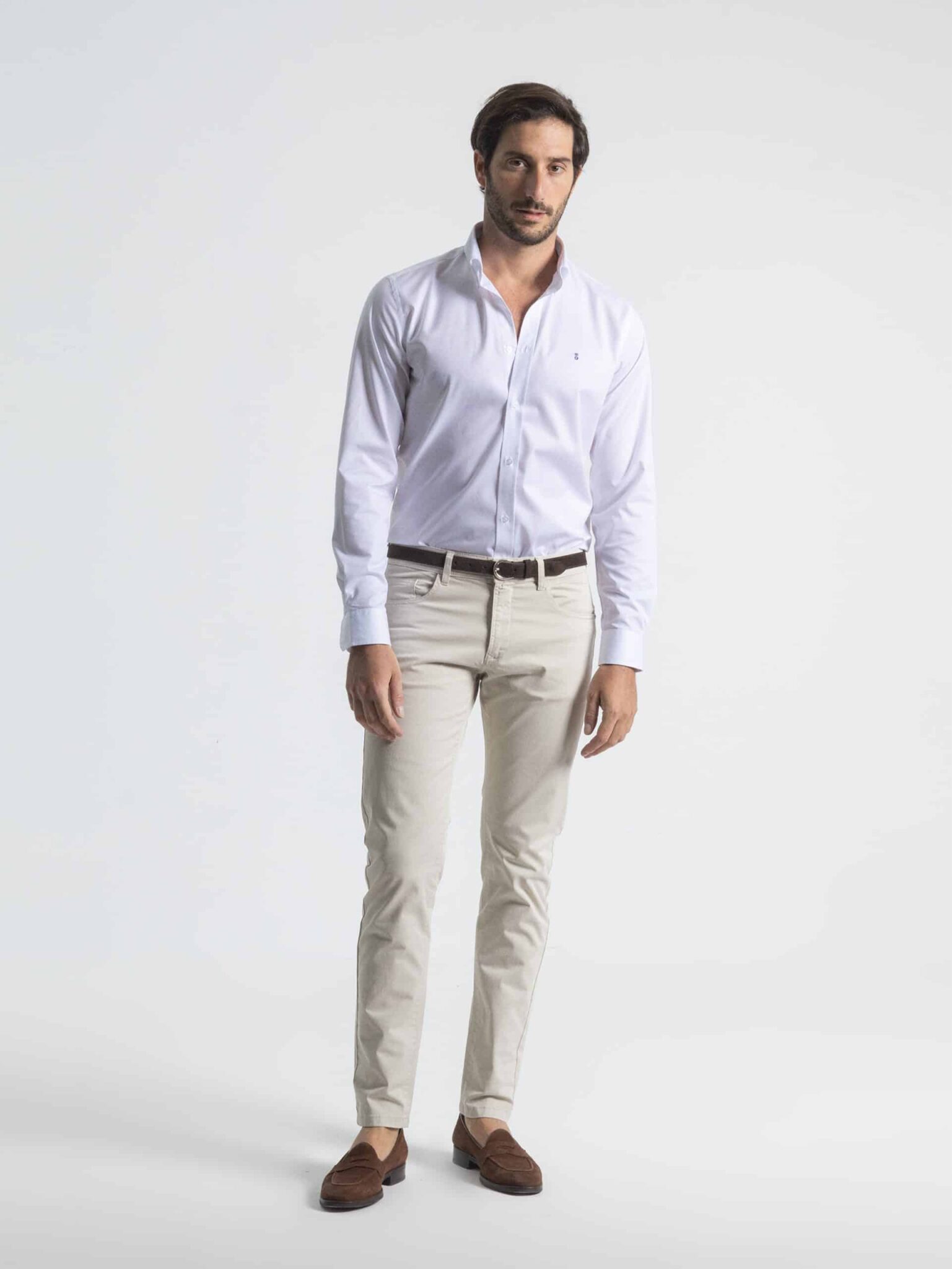 Pantalón arena de 5 bolsillos con corte slim fit, modelo PuroEgo