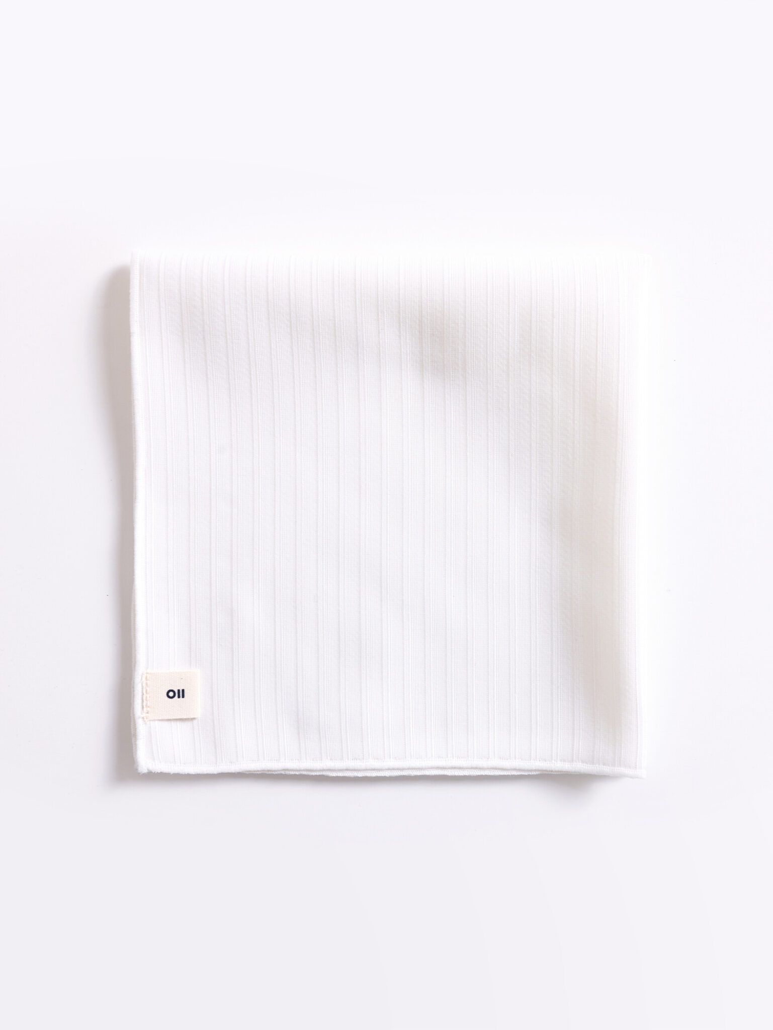 Pañuelo de bolsillo blanco PuroEgo con diseño de líneas en algodón