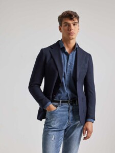 Blazer azul marino PuroEgo con textura tipo panal, solapa notch y bolsillos de parche