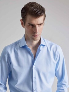 Camisa celeste de vestir PuroEgo en tejido twill con cuello italiano y puño abotonado