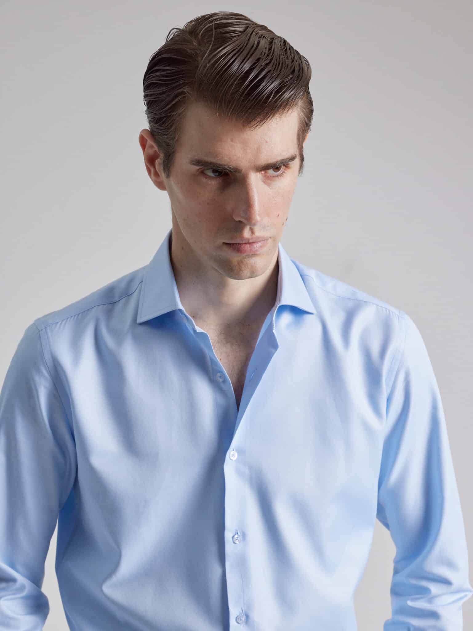 Camisa celeste de vestir PuroEgo en tejido twill con cuello italiano y puño abotonado