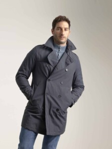 Abrigo trench azul pizarra con doble botonadura y cinturón, modelo PuroEgo
