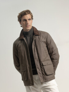 Chaqueta field kaki con cuello de pana marrón y cuatro bolsillos frontales, modelo PuroEgo