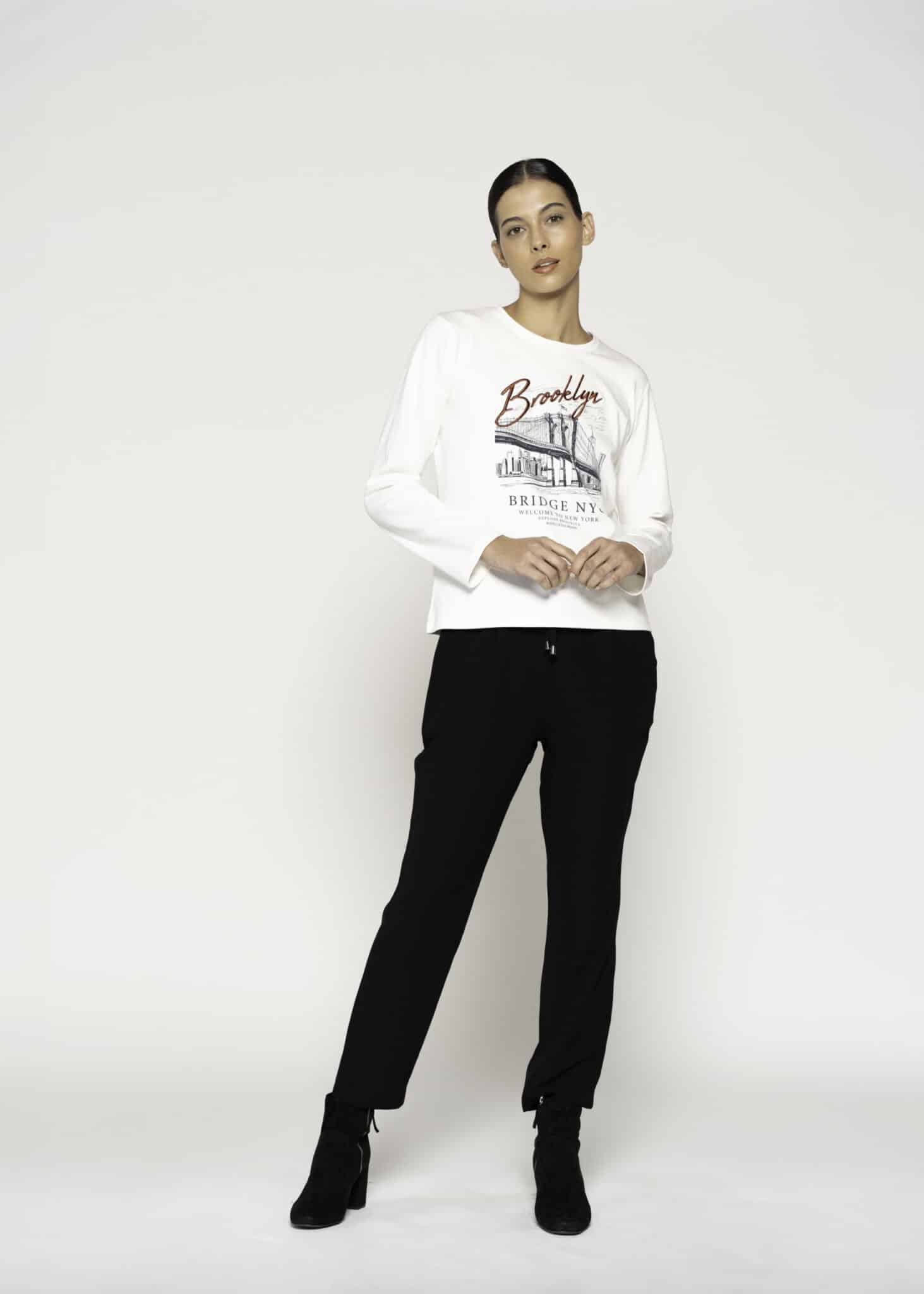 Camiseta blanca manga larga con estampado Brooklyn Bridge NY, modelo Formentera, frente.