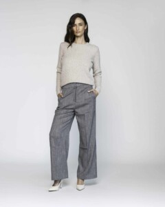 Pantalón palazzo gris de tiro alto con pinzas y bolsillos laterales, modelo Formentera.