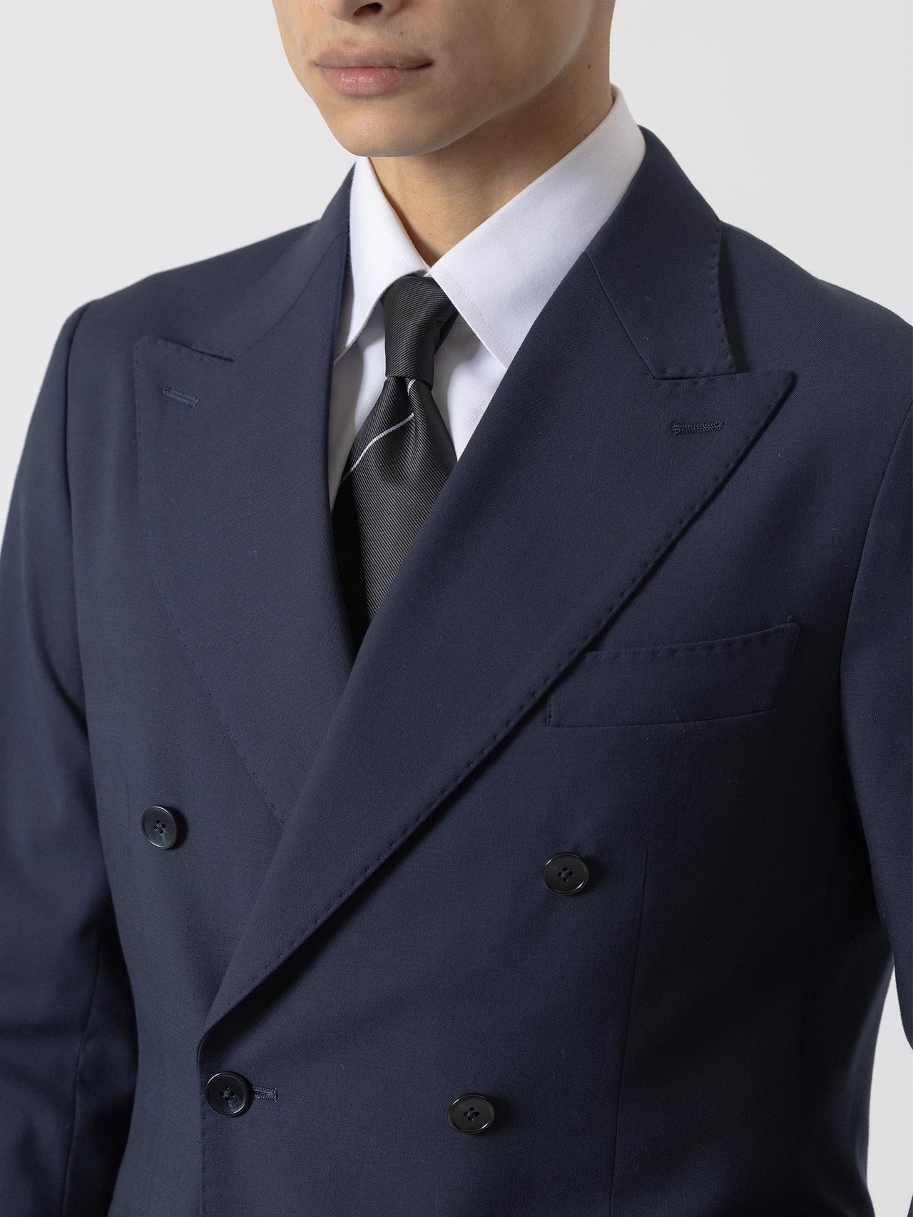 traje cruzado 6x2 azul marino · solapa y pecho