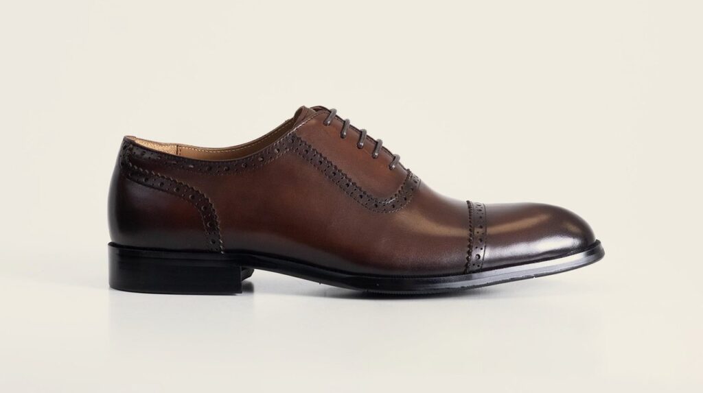 Zapato oxford café con picado de PuroEgo, en 100% piel natural