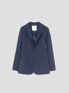 Blazer técnico azul marino de PuroEgo, corte slim con dos botones, completo