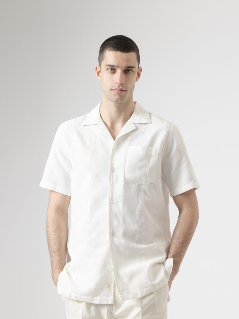 Camisas de manga corta y shorts de lino para el verano