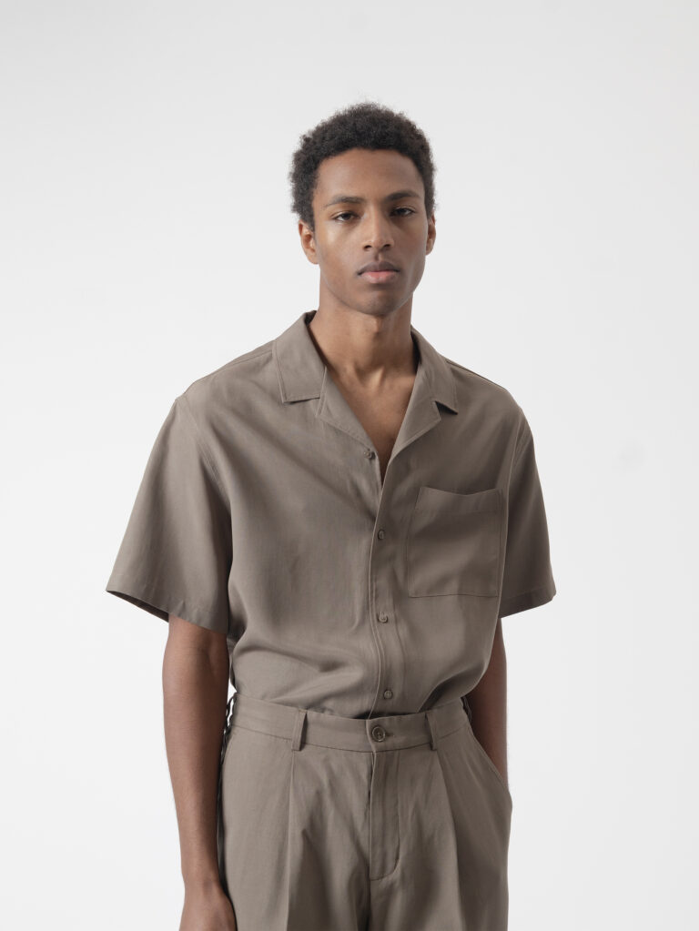Camisas de manga corta y shorts de lino para el verano