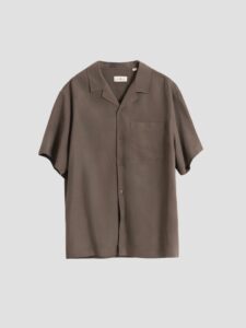 Camisa manga corta caqui de PuroEgo, prenda completa