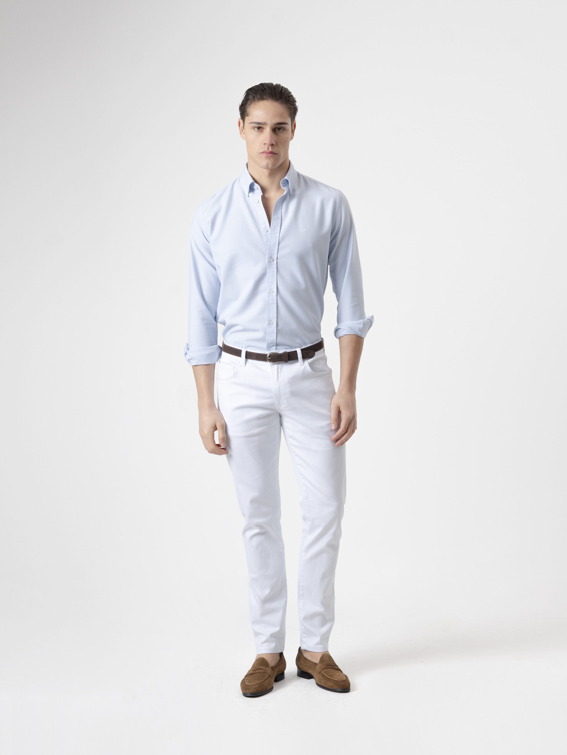 Pantalón de cinco bolsillos blanco de PuroEgo en algodón, corte slim, vista de frente
