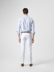 Pantalón de cinco bolsillos blanco de PuroEgo en algodón, corte slim, espalda