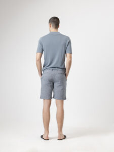 Short de lino azul de PuroEgo, espalda