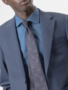 Traje azul niágara de dos piezas de PuroEgo, corte slim, detalle
