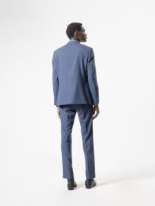 Traje azul niágara de dos piezas de PuroEgo, corte slim, espalda