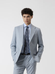 Traje celeste de dos piezas de PuroEgo con tejido de estructura, corte slim, tres cuartos