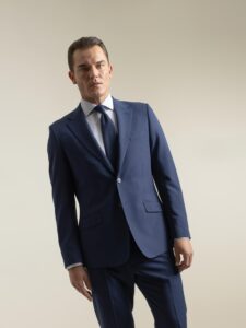 Traje non-iron azul tinta de dos piezas de PuroEgo, de tres cuartos, traje completo
