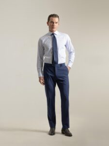 Traje non-iron azul tinta de dos piezas de PuroEgo, pantalón del traje, cuerpo entero
