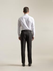 Traje non-iron negro de dos piezas de PuroEgo, pantalón del traje, de espalda
