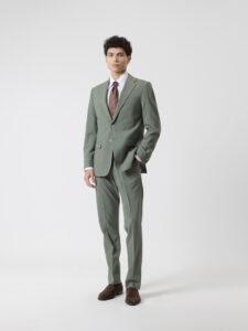 Traje verde musgo de dos piezas de PuroEgo, corte slim, vista de frente