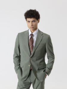 Traje verde musgo de dos piezas de PuroEgo, corte slim, tres cuartos