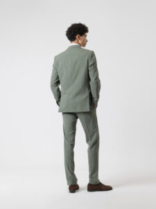 Traje verde musgo de dos piezas de PuroEgo, corte slim, espalda