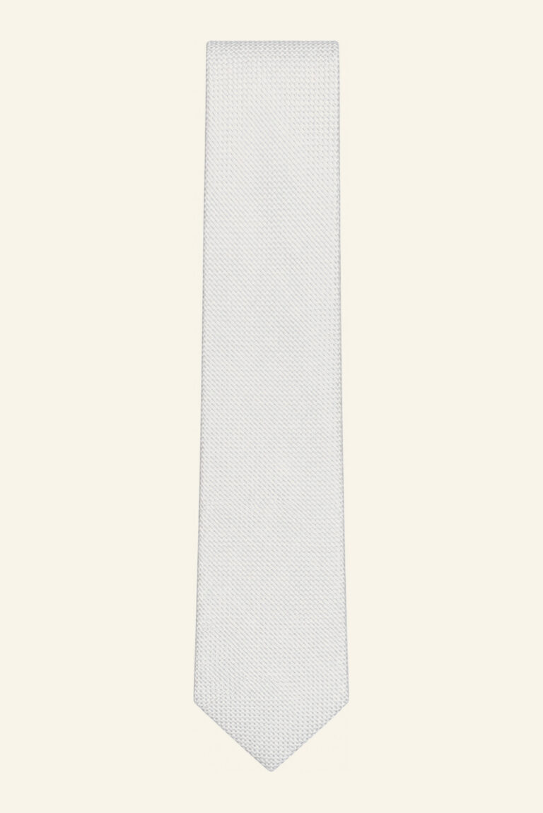 Corbata blanca de PuroEgo, extendida