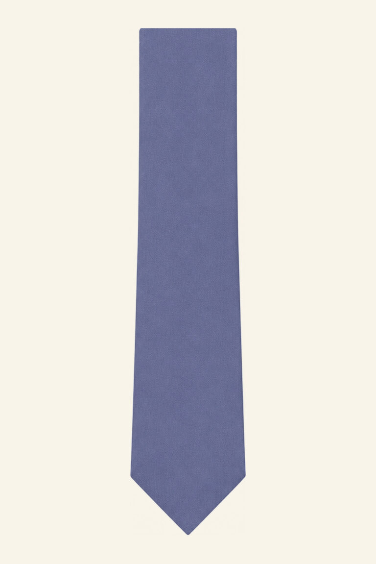 Corbata azul de PuroEgo, extendida