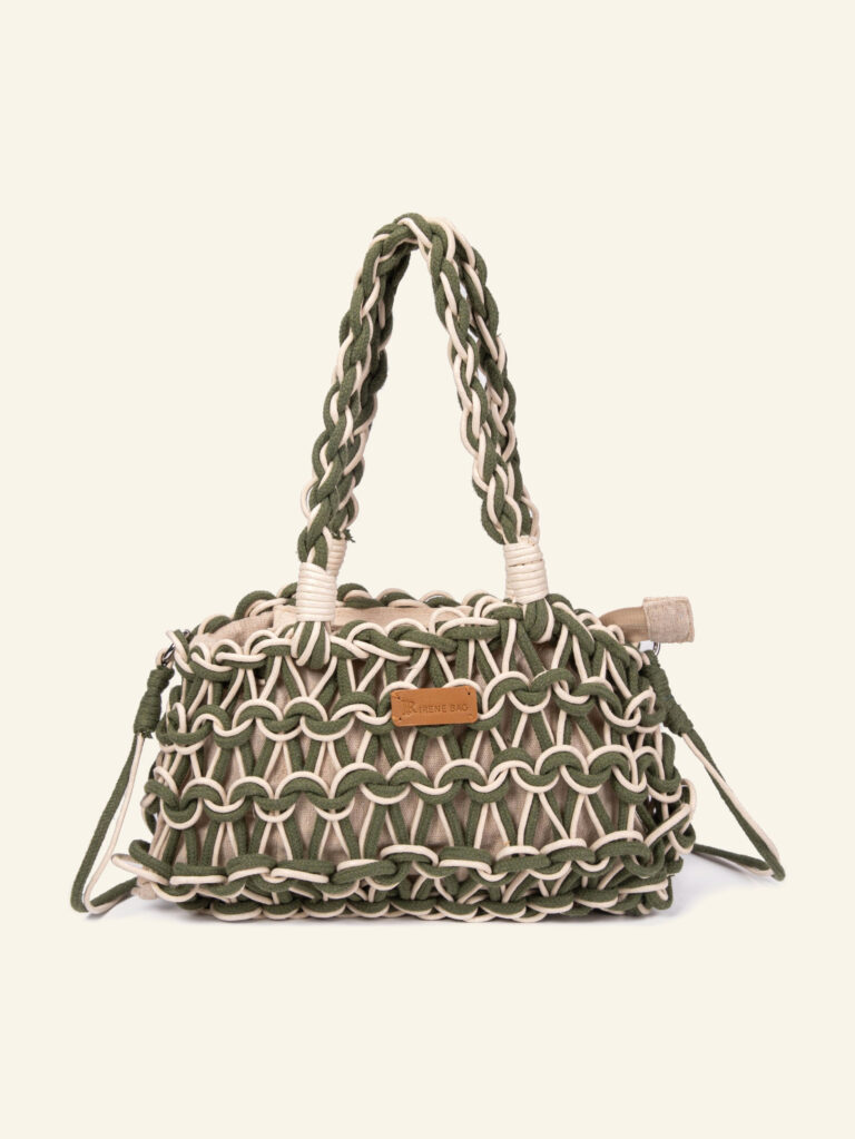 Cartera macramé de algodón verde y beige Formentera, de frente